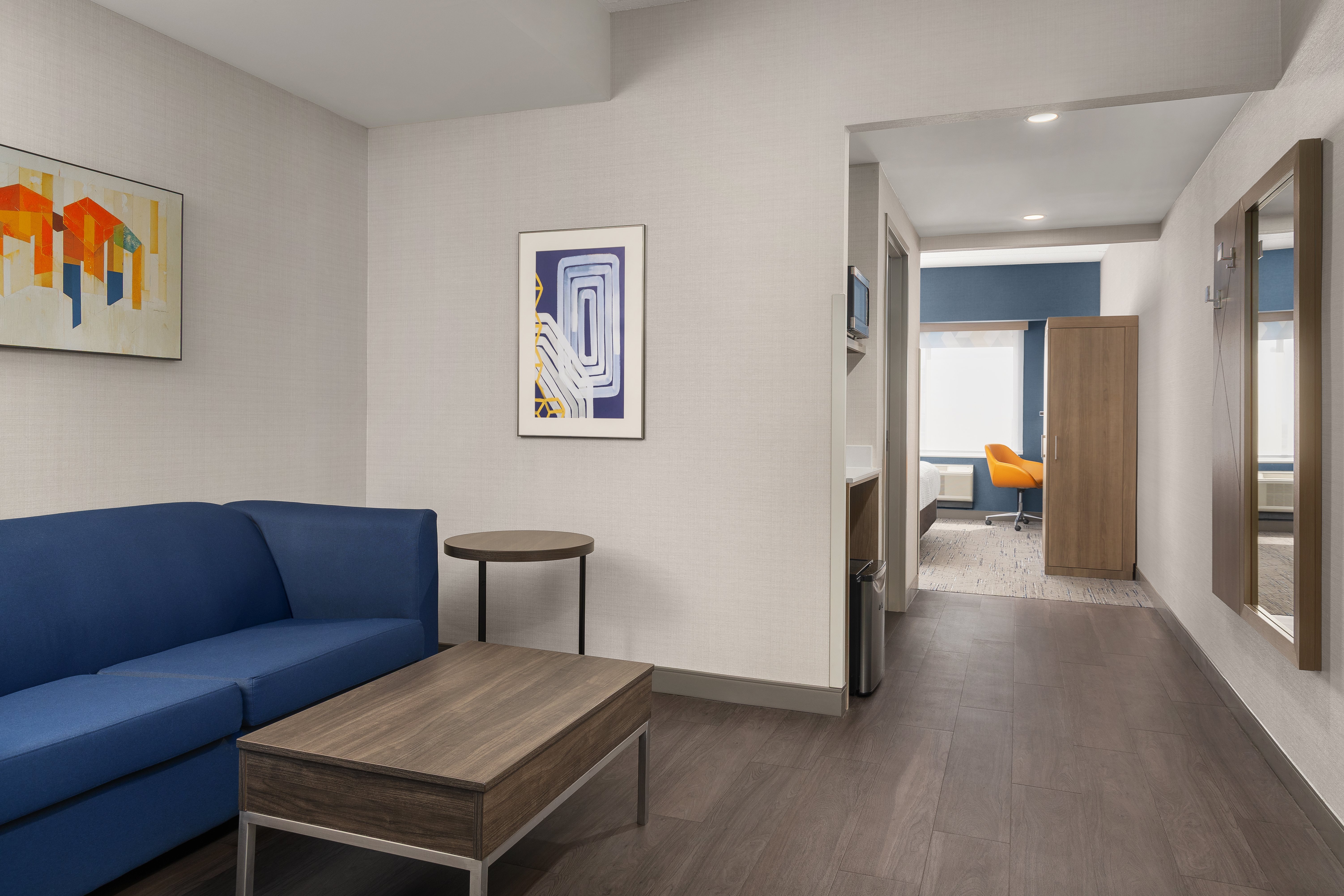 Holiday Inn Express Suites Vaughan 55/78