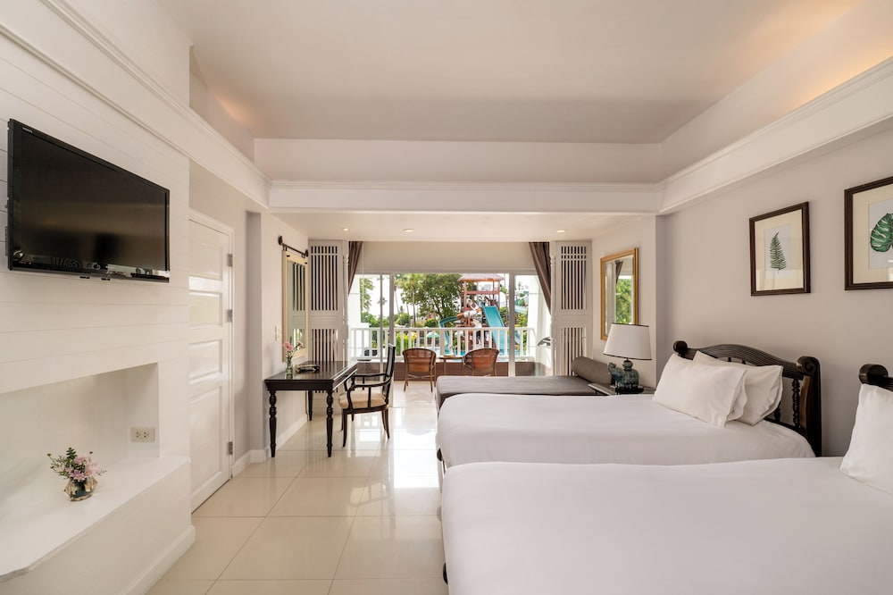 Deluxe Terrace Pool View