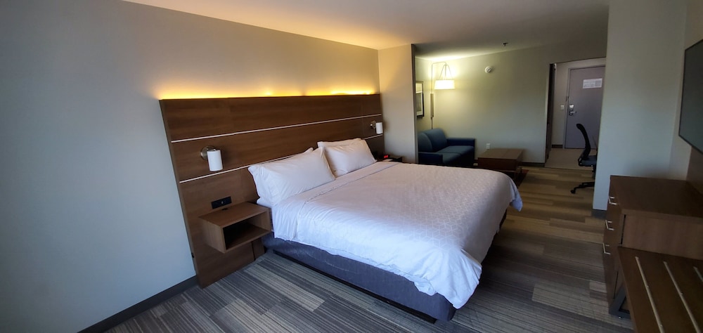 Holiday Inn Express Hotel And Suites Kinston 24/72