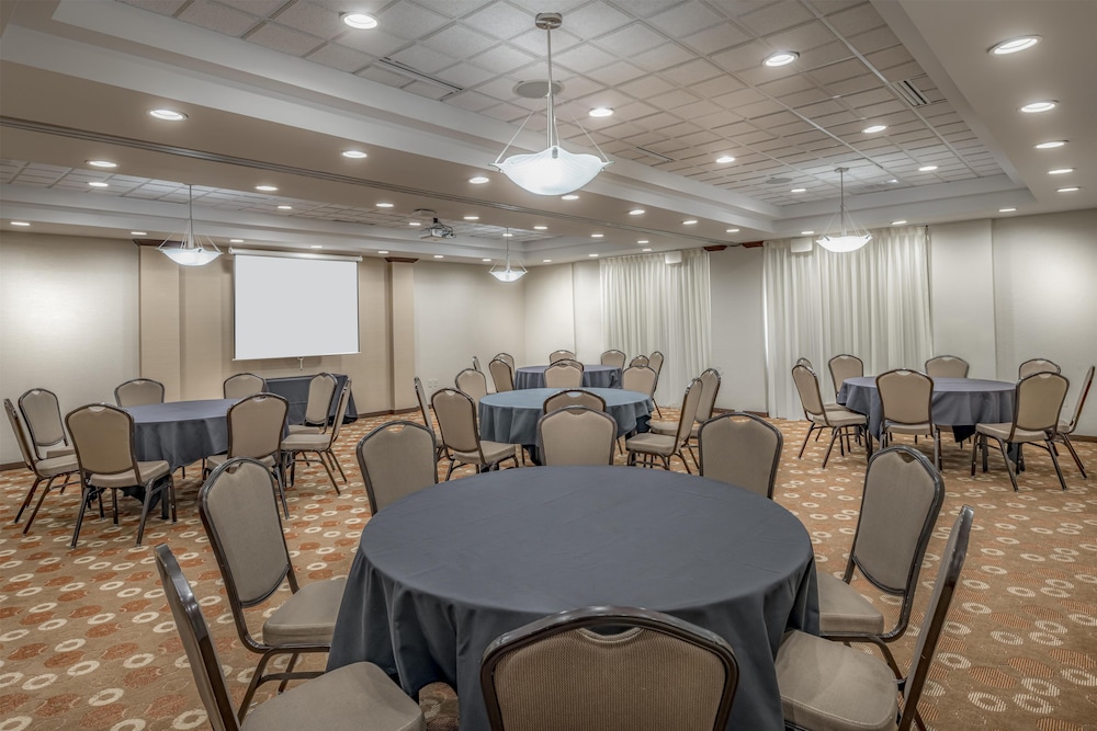 Hyatt Place College Station 64/74