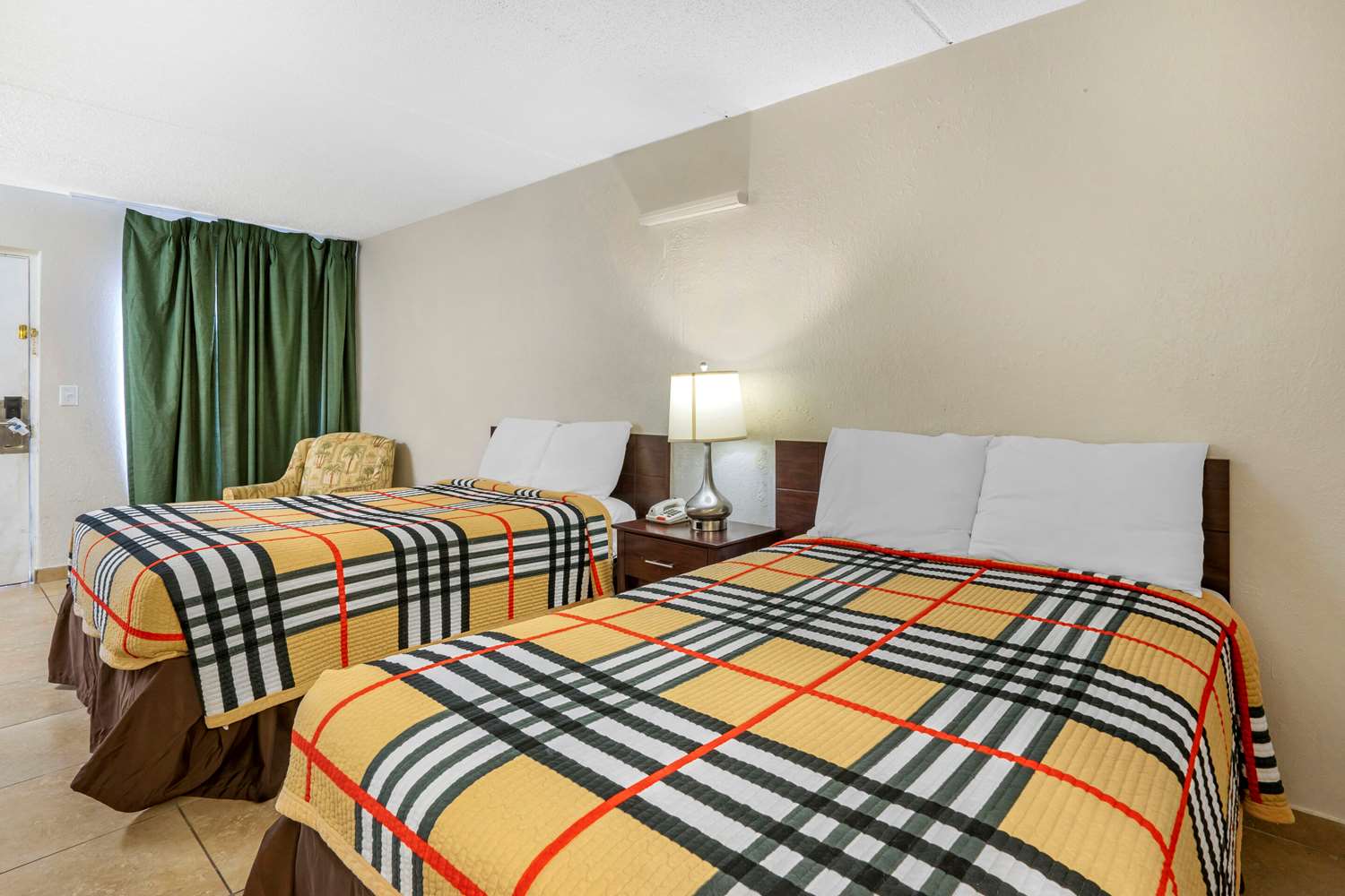 ROOM, 2 DOUBLE BEDS