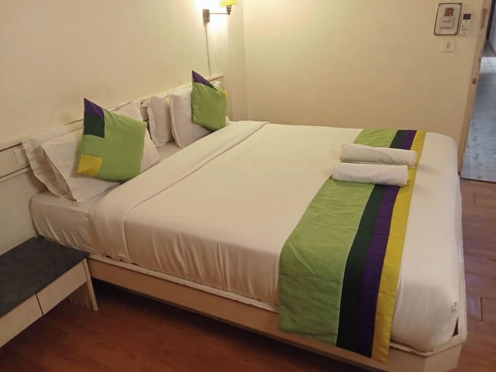 Hotel Crown Ahmedabad 21/43