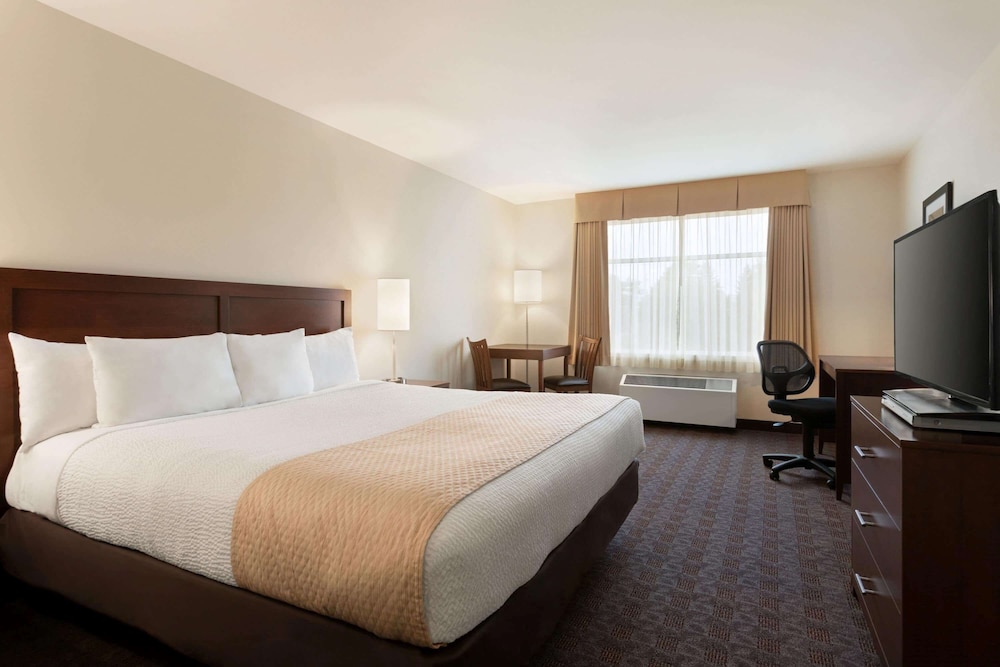 Days Inn by Wyndham Ottawa Airport 20/48