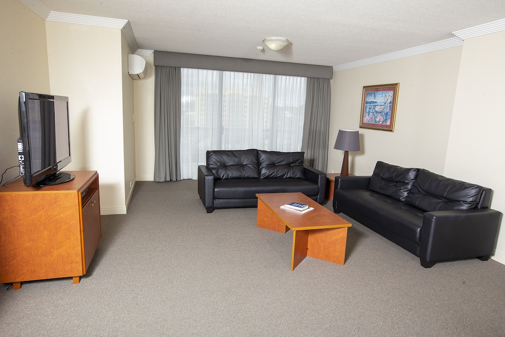 Springwood Tower Apartment Hotel 28/63