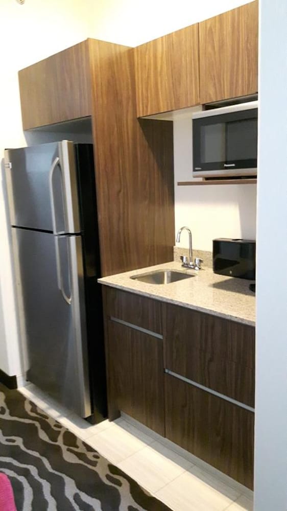 Encore Suites By Service Plus Inns 6/58