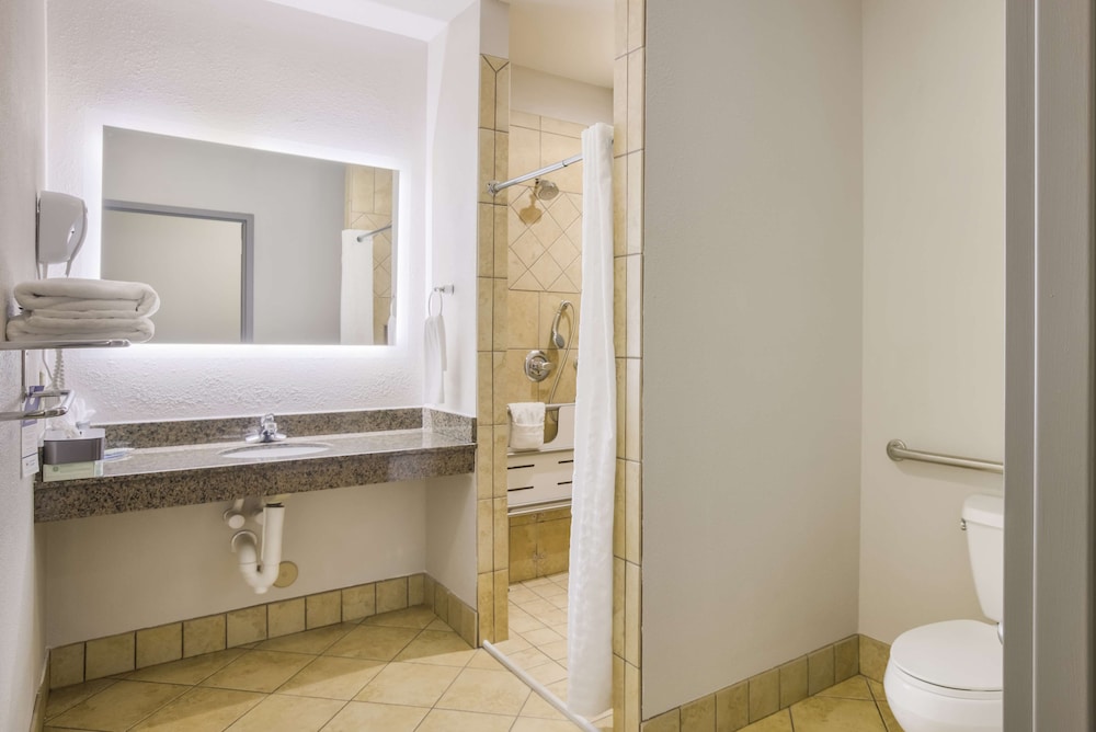 Best Western Asheville -Blue Ridge Parkway 18/40