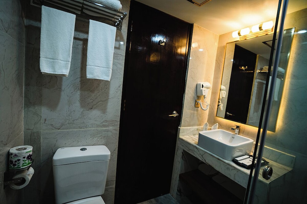 غرفة ديلوكس بسريرين منفصلين، Unique Regency Hotel Dhaka 8/10