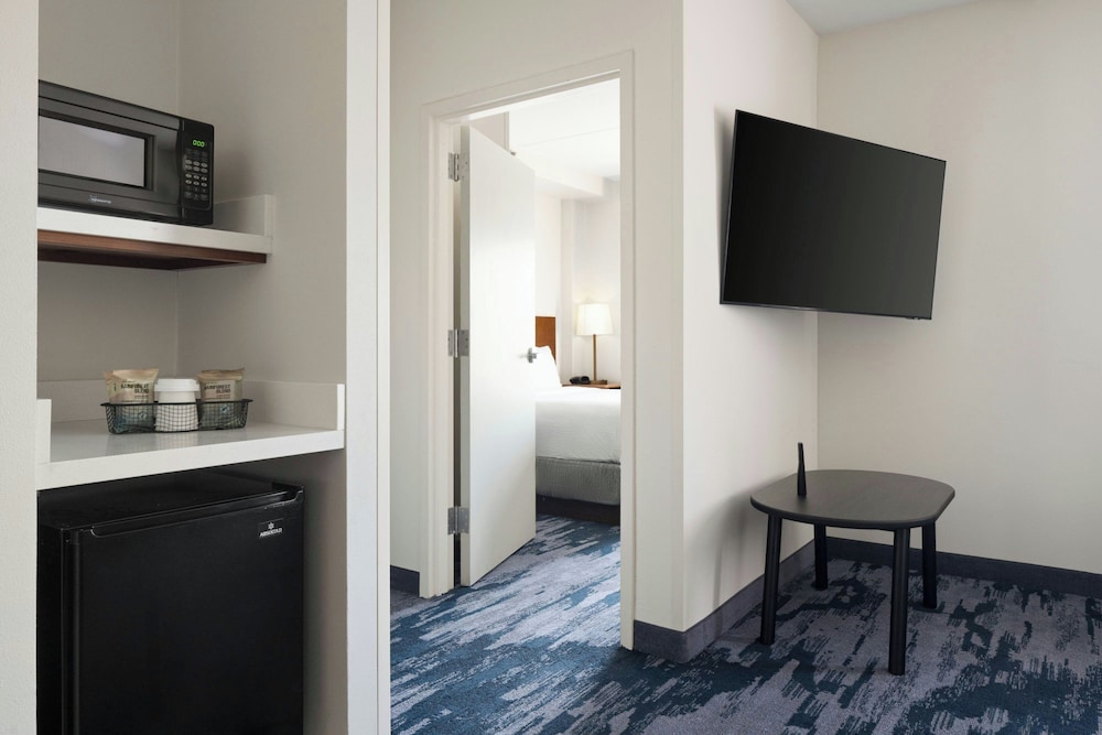 Fairfield Inn & Suites Newark Liberty International Airport 26/38