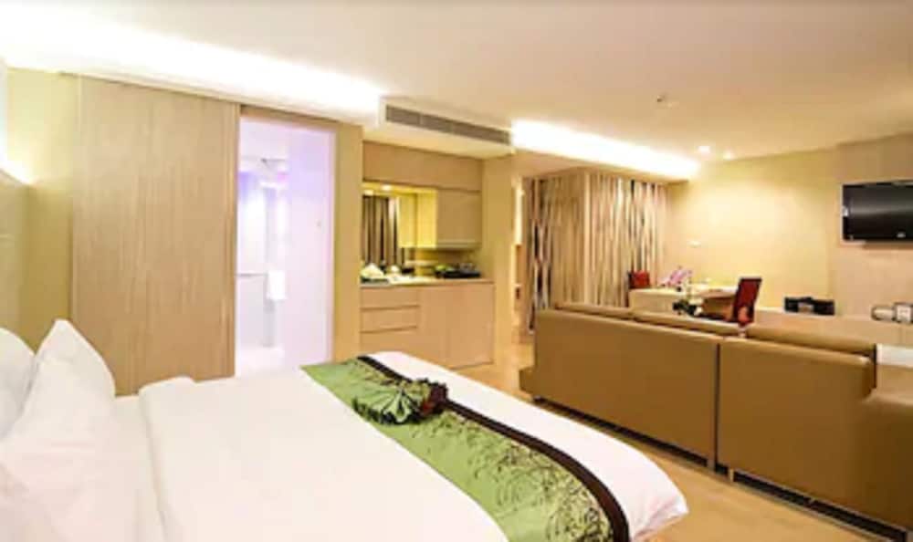SUITE, DOUBLE BED