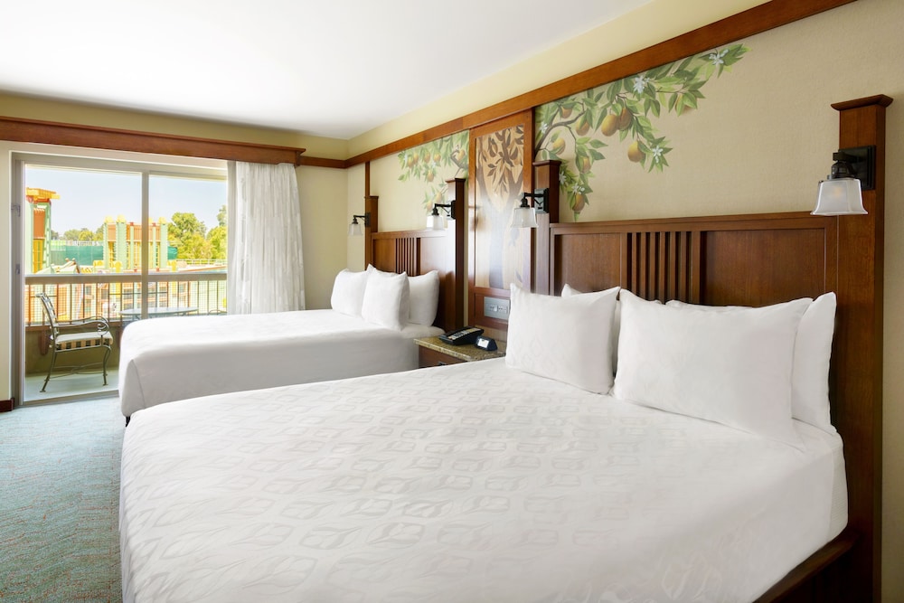 Room, King Bed, Downtown Disney View, Sofa