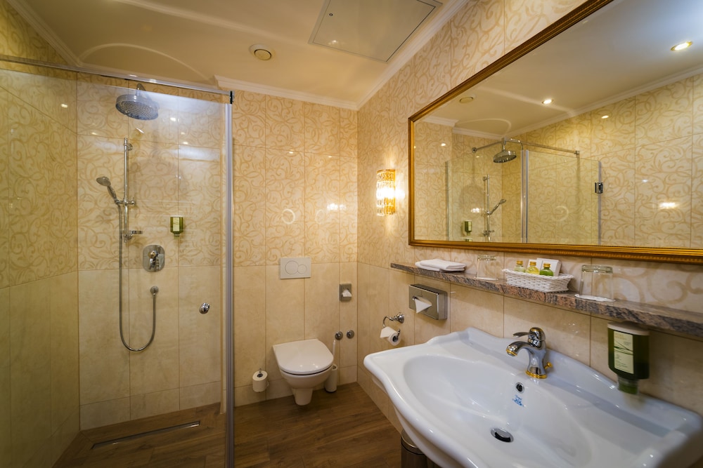 غرفة قياسية بسرير كينج، Parkhotel Graz - Traditional Luxury 4/5