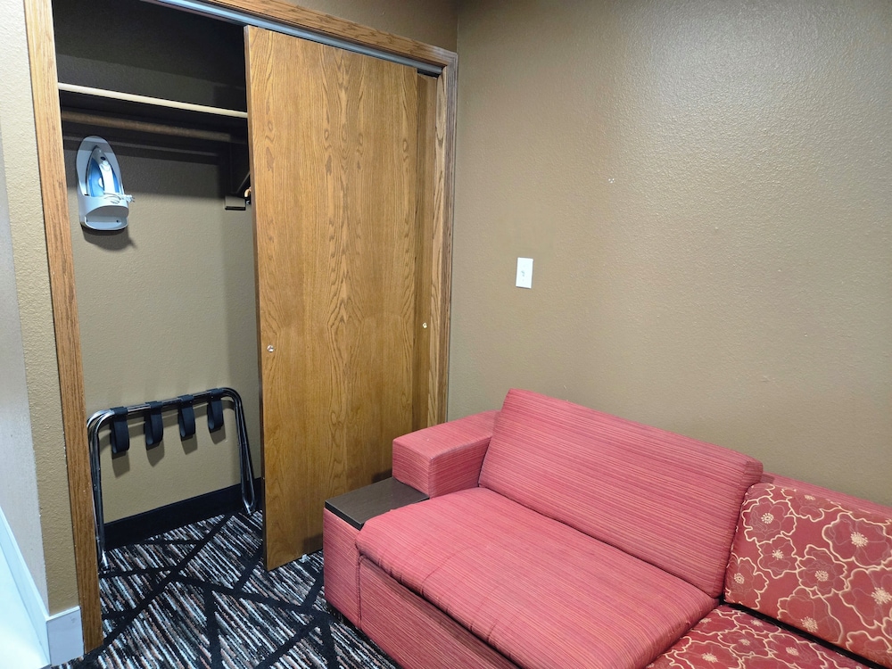 Town House Extended Stay Hotel Downtown 45/64