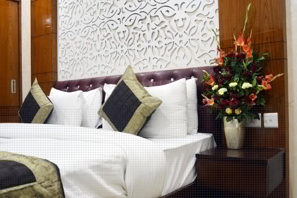 TRINITY CORPORATE SUITES 26/43