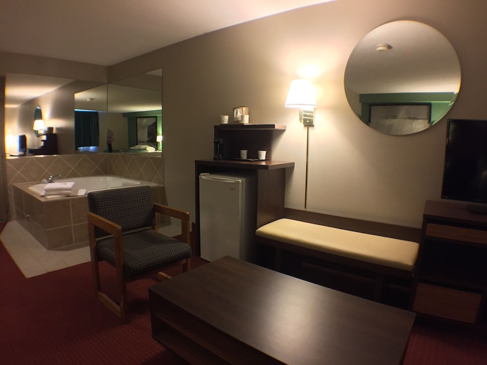 Super 8 by Wyndham Niagara Falls NY 17/25