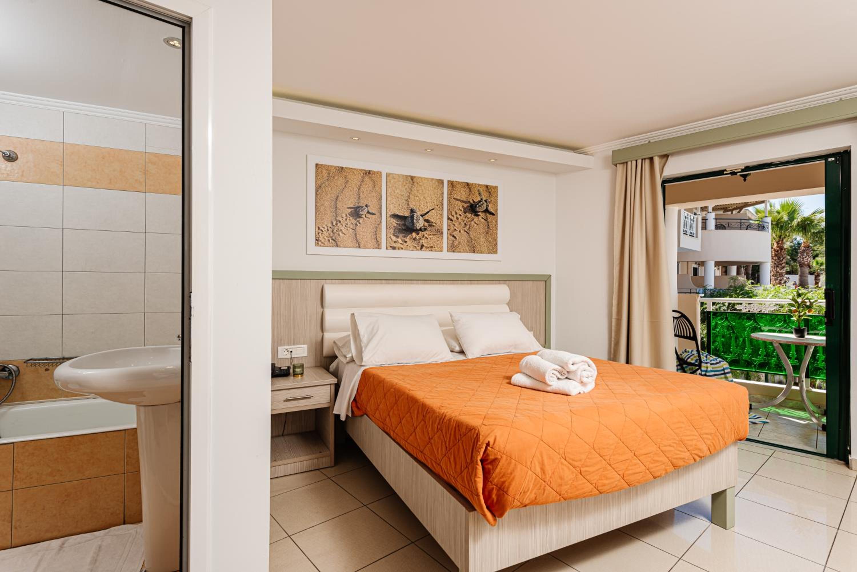 ROOM, DOUBLE OR TWIN BED, POOL VIEW