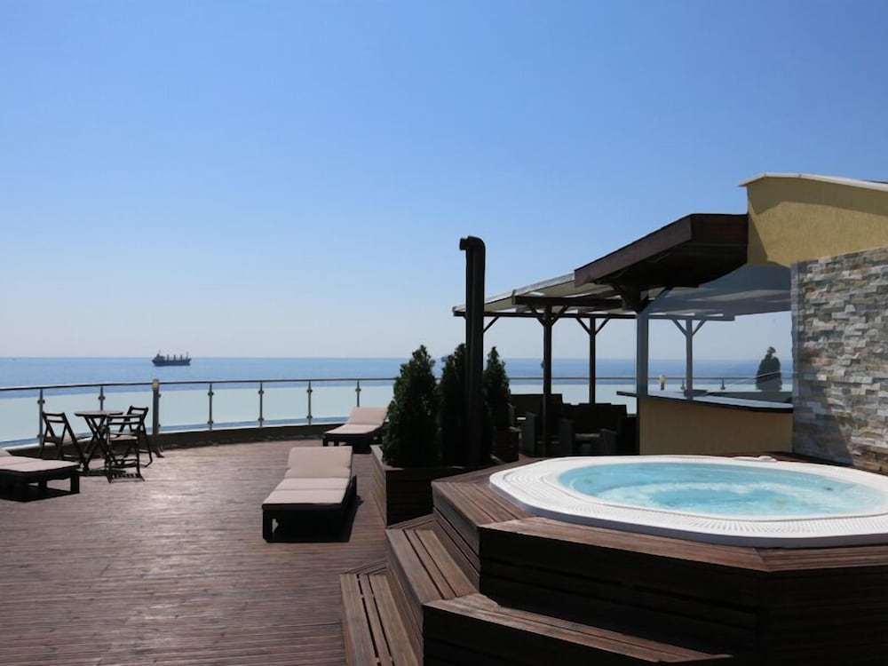 Albizia Hotel 32/34