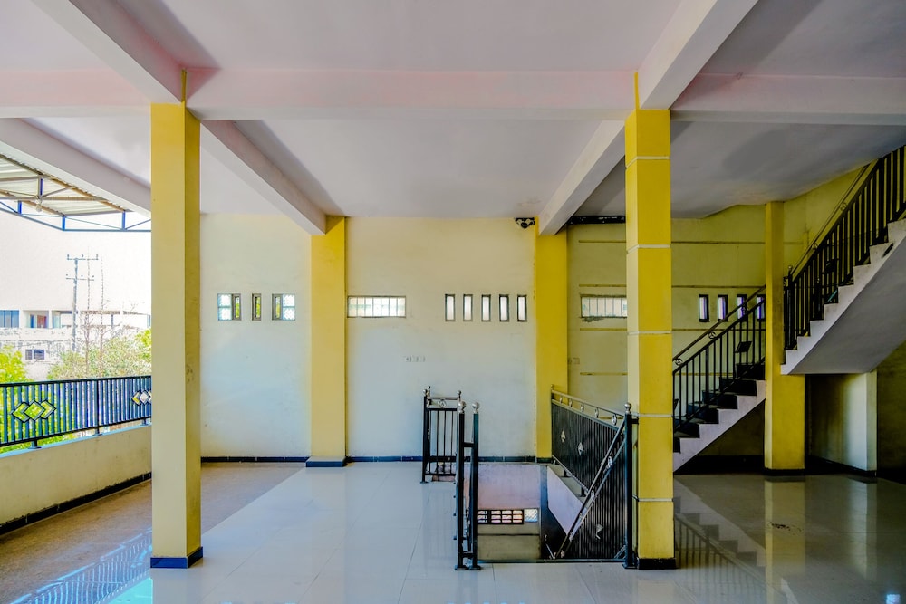 Super OYO 1759 Family Residence 19/21