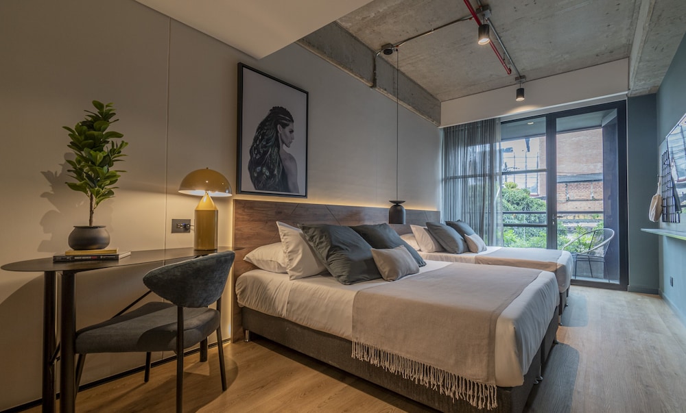 ROOM, XL