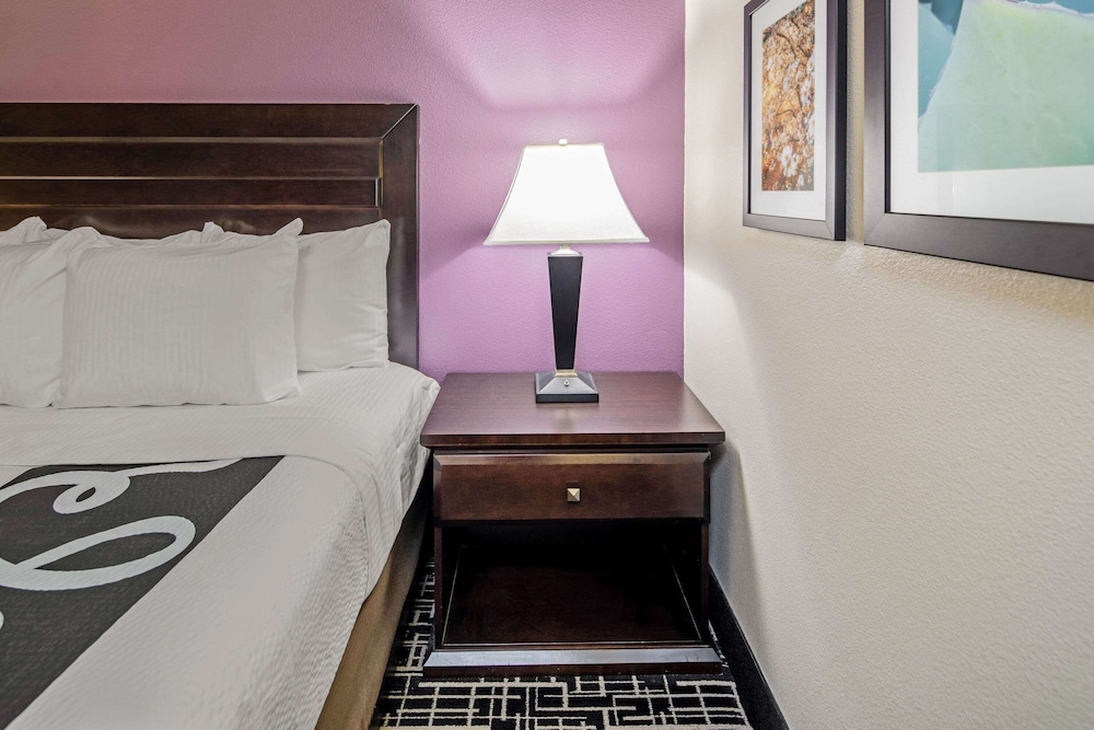 La Quinta Inn Suites Temecula 15/26