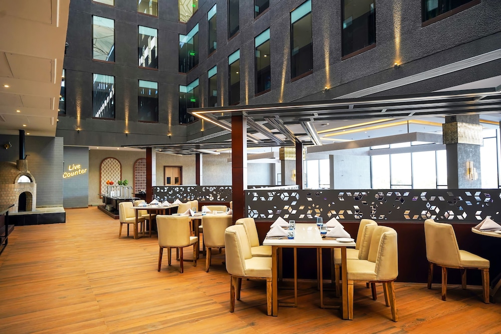 Essentia Luxury Hotel Indore 52/68