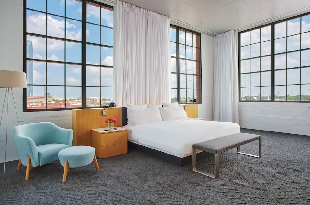 Fordson Hotel Unbound Collection by Hyatt 27/65