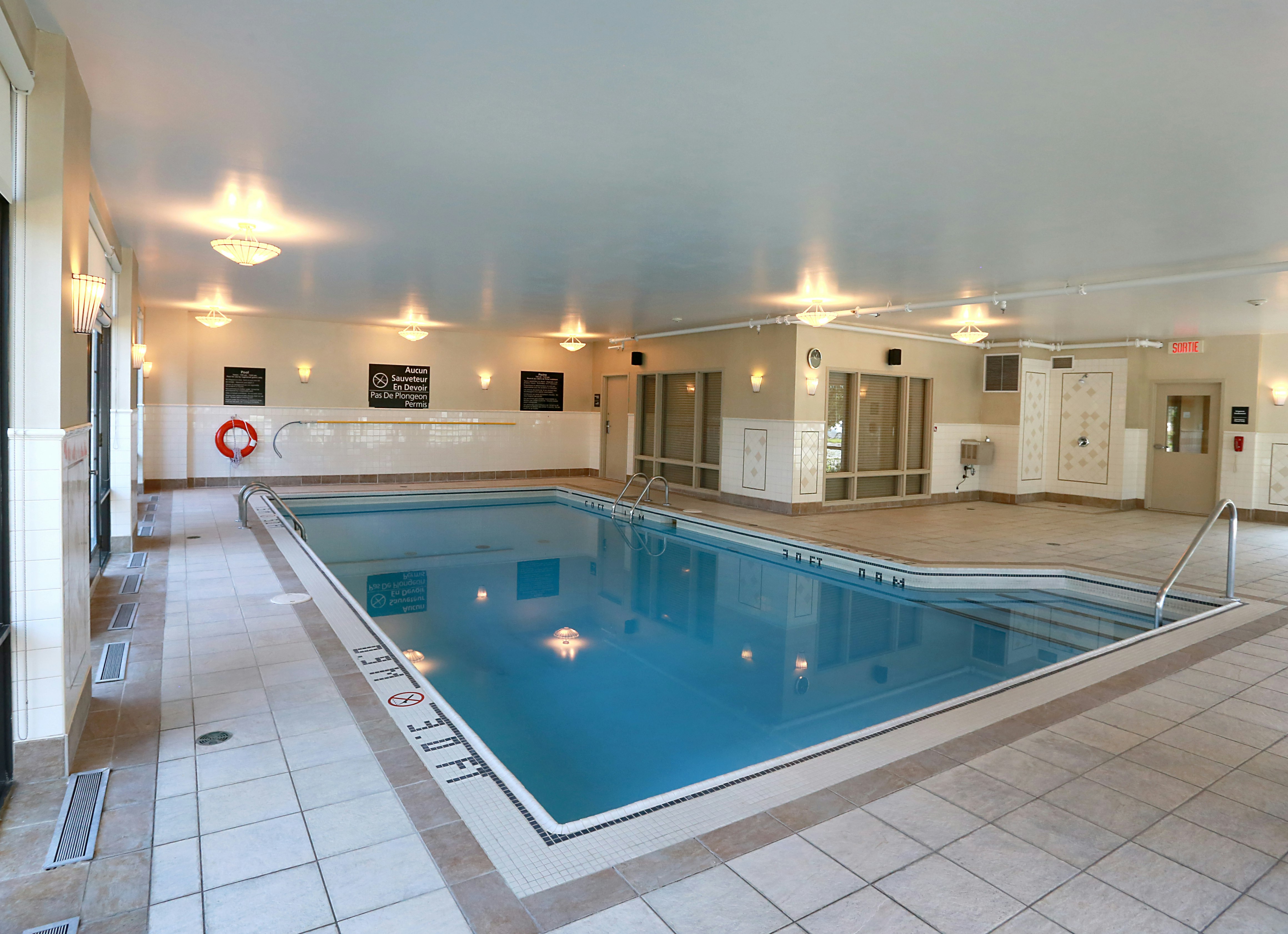 Hampton Inn and Suites by Hilton Laval 4/71