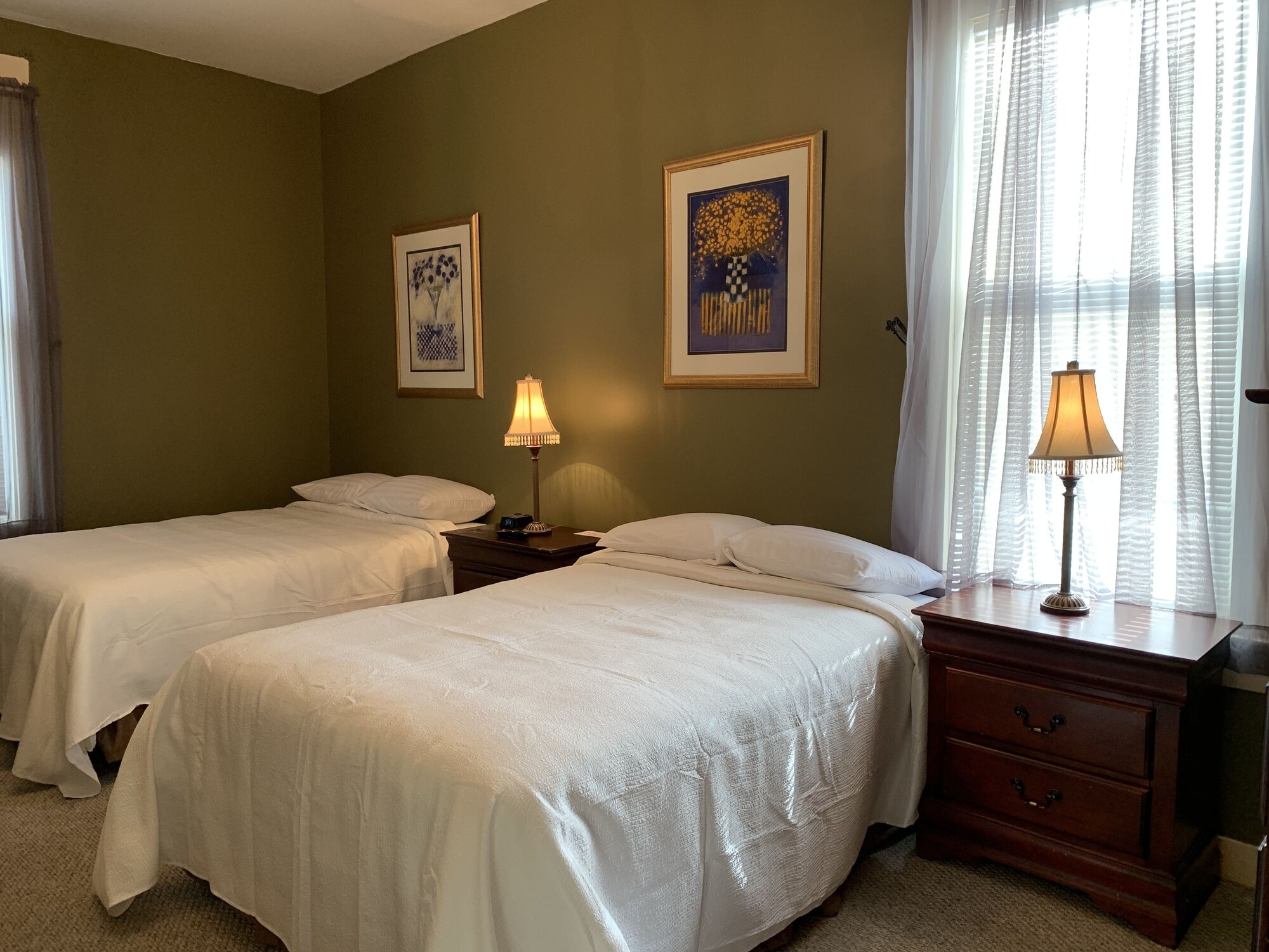 Traditional, 2 Double Beds, No Elevator