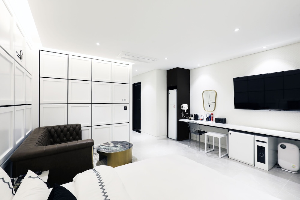 Mari Hotel 20/50