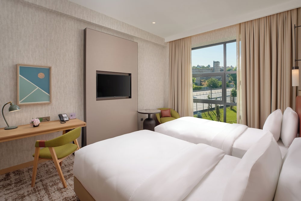 Standard, Twin Beds