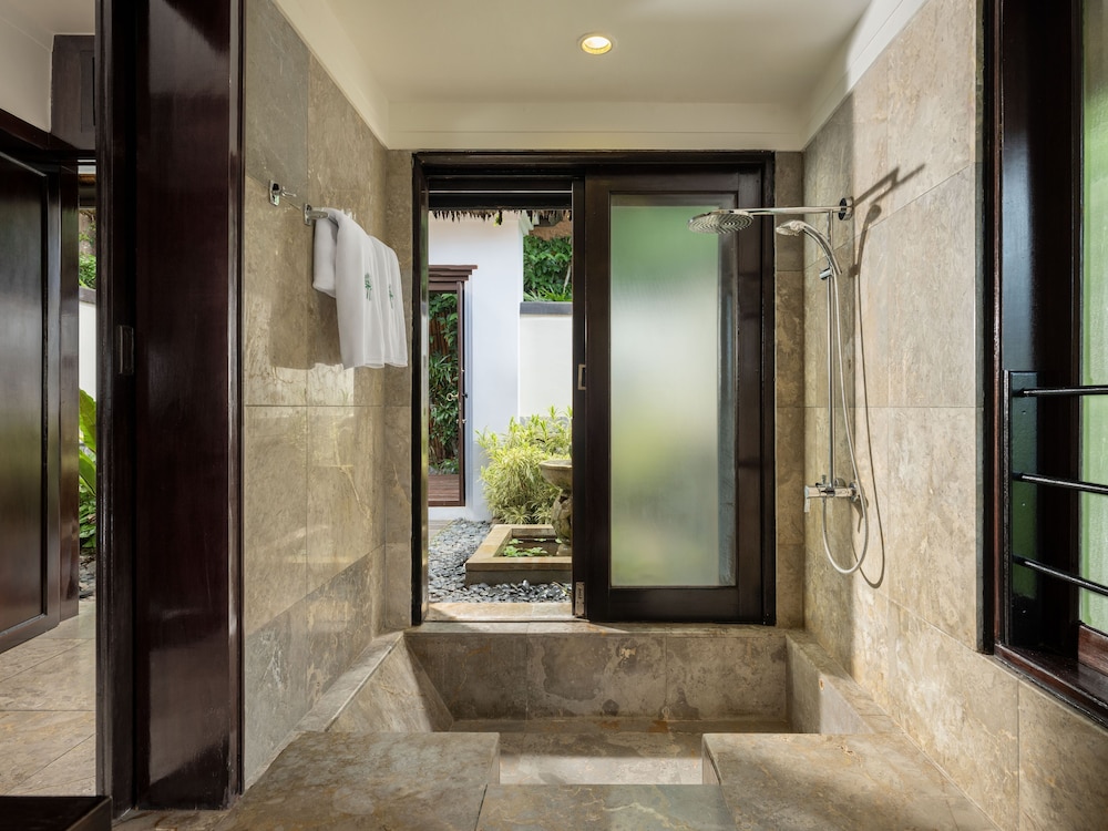 2 Bedrooms, Rainforest, Villa, 2 King Beds, Ocean Front 10/10