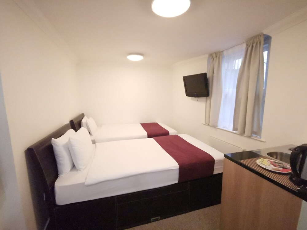 STANDARD, TWIN BEDS, BASEMENT OR GROUND FLOOR