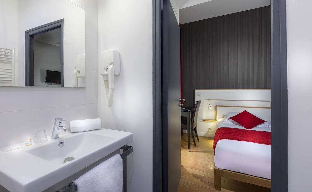 AMBRE HOTEL 34/39