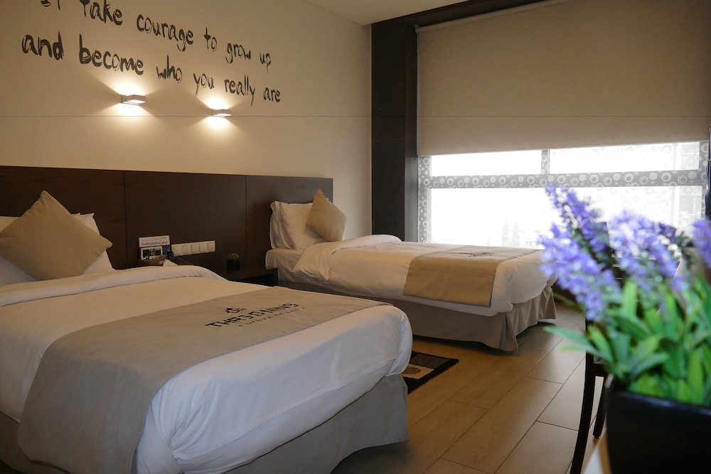 Three O Nine Hotel 8/50