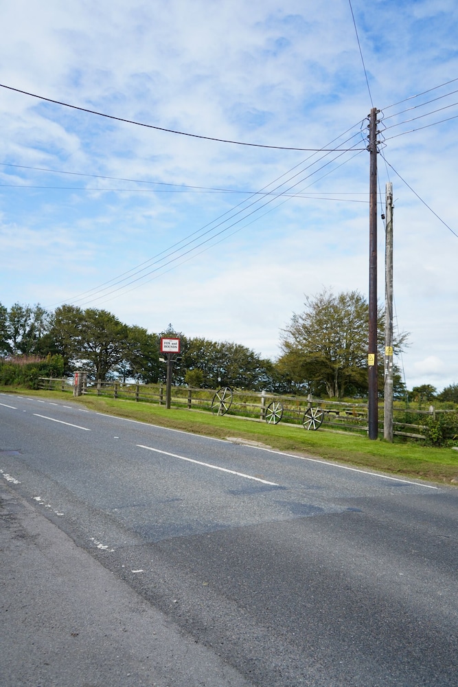 The Fox &amp; Hounds Hotel 24/36