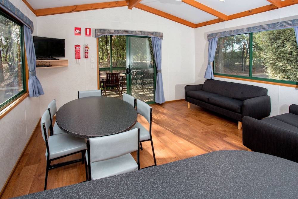 EUREKA STOCKADE HOLIDAY PARK 50/80