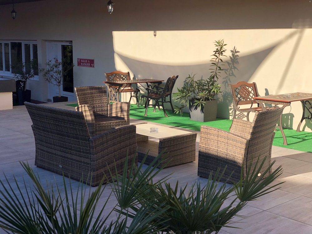 Hotel The Originals Nevers Clos Sainte Marie 28/48