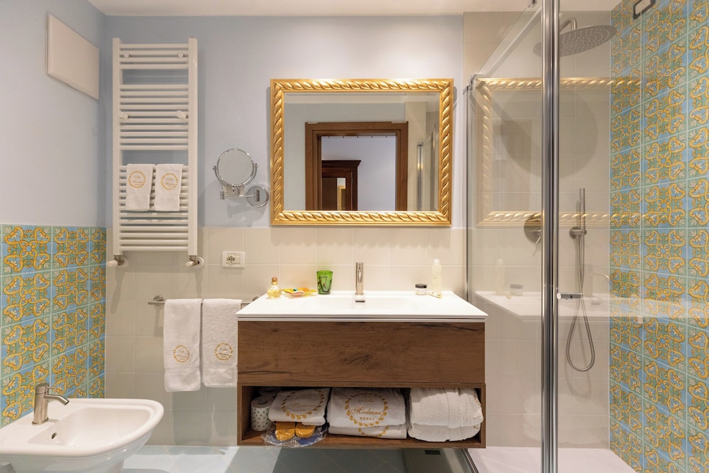 Villa Madrina Lovely and Dynamic Hotel 47/49