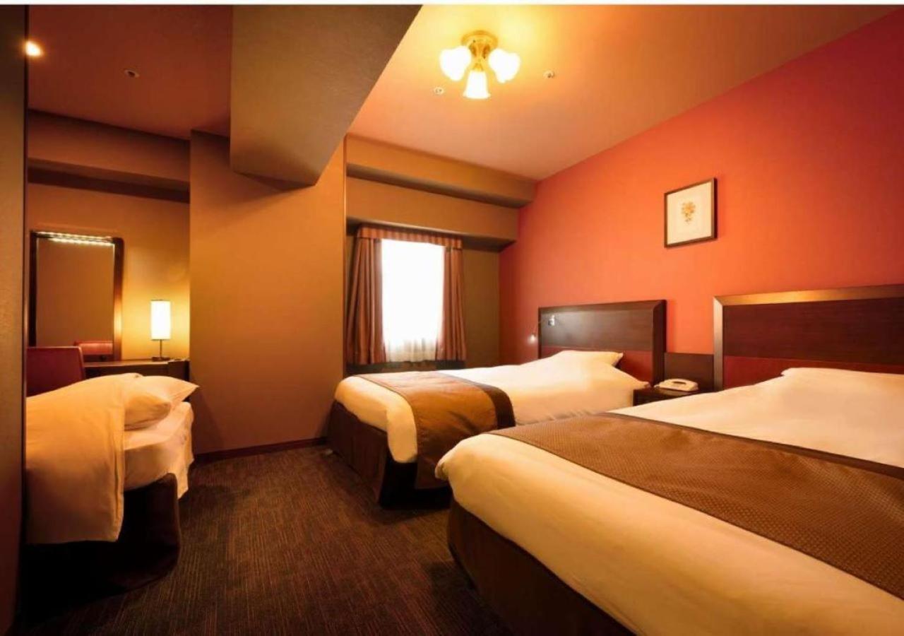 Room, Triple