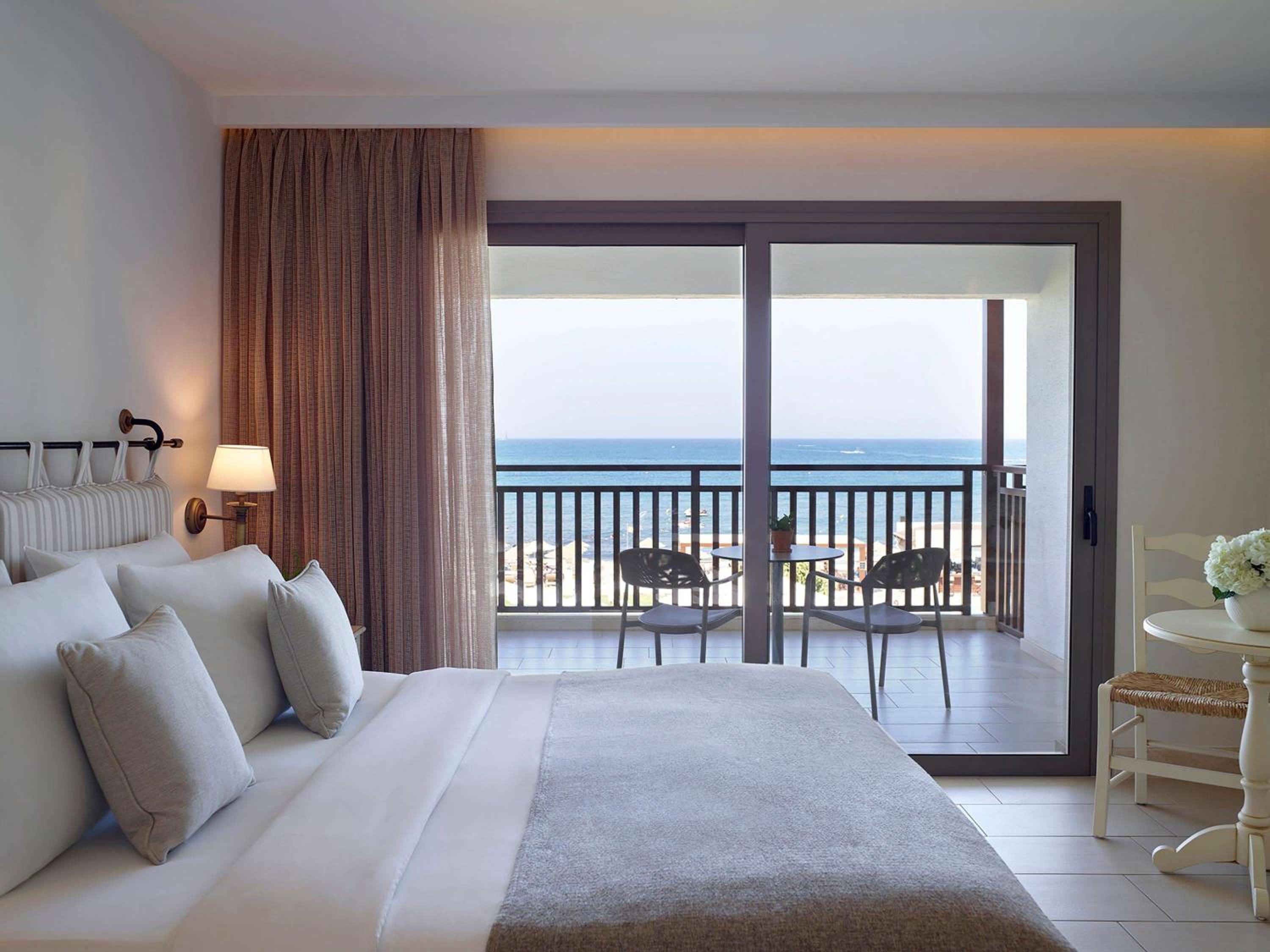 Deluxe, Sea Front
