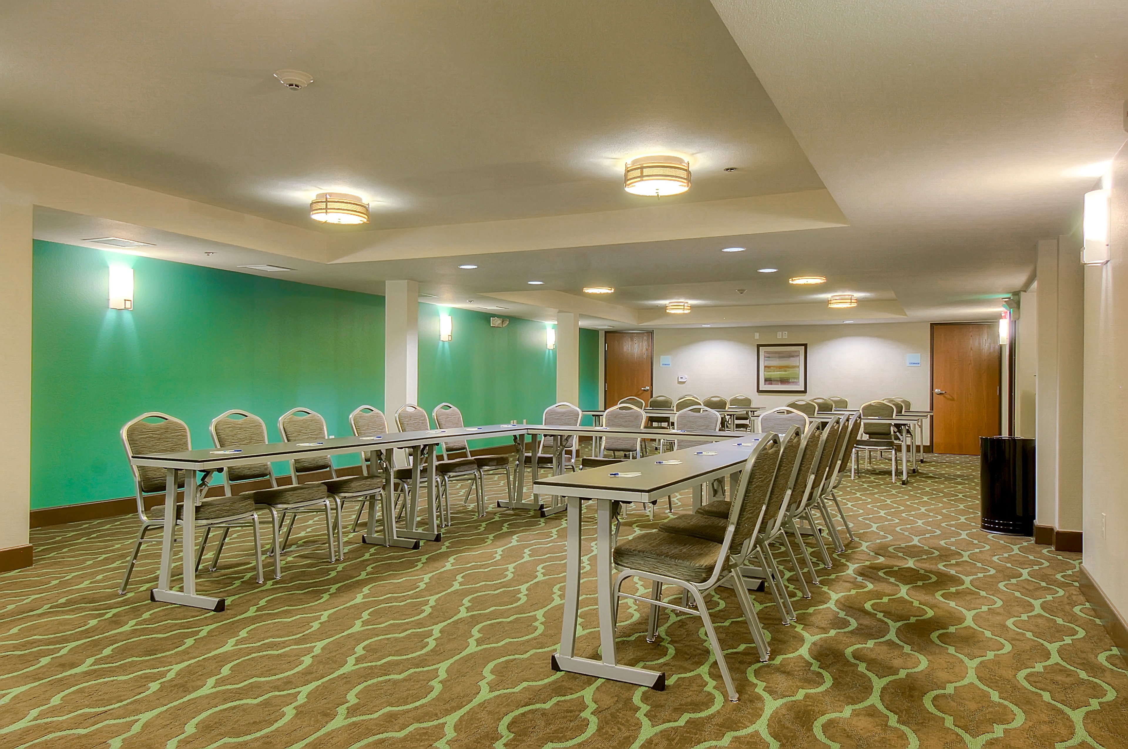 Holiday Inn Express Hotel & Suites Carlsbad Beach 34/45