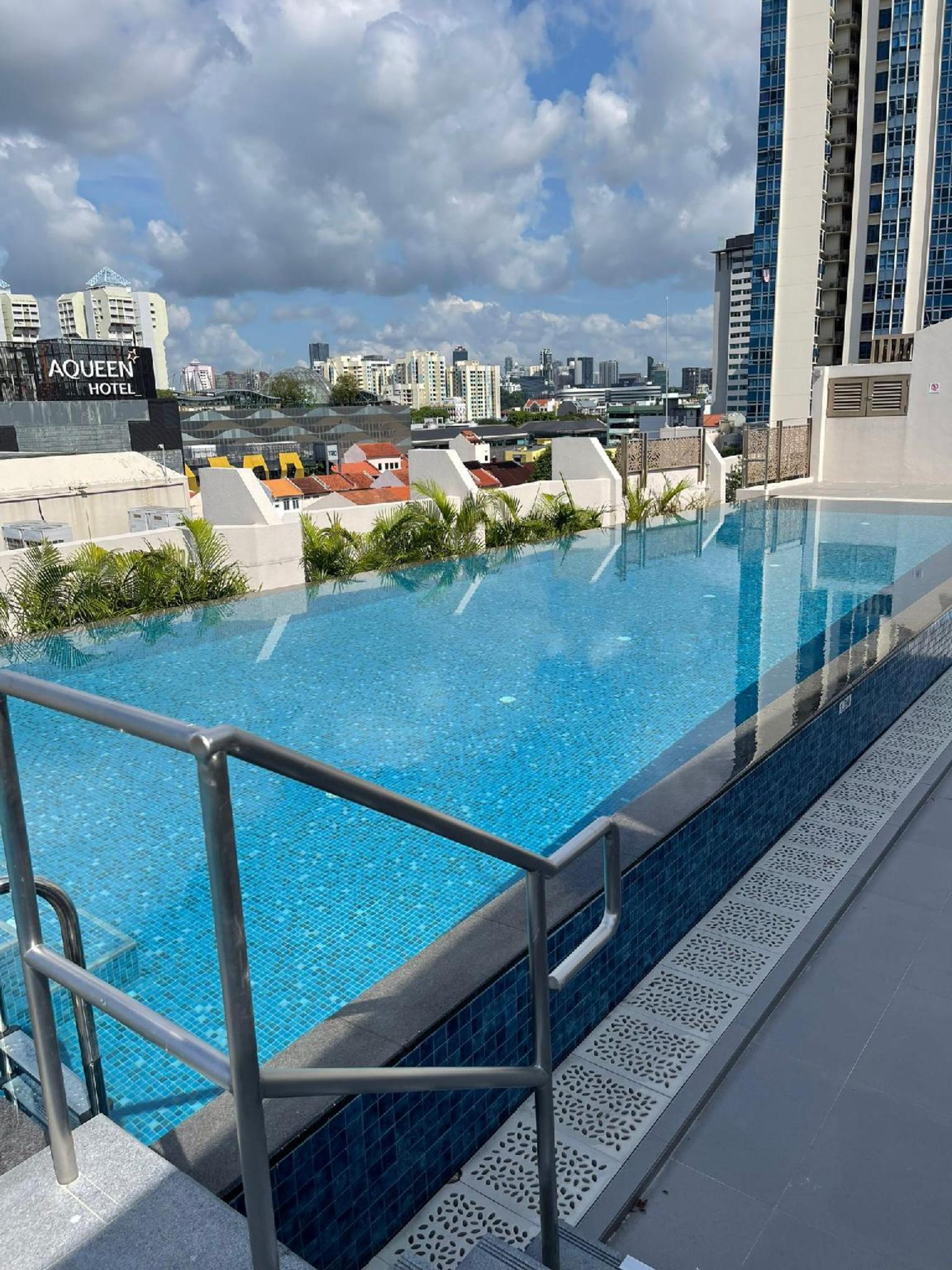 Aqueen Prestige Hotel Jalan Besar 38/42