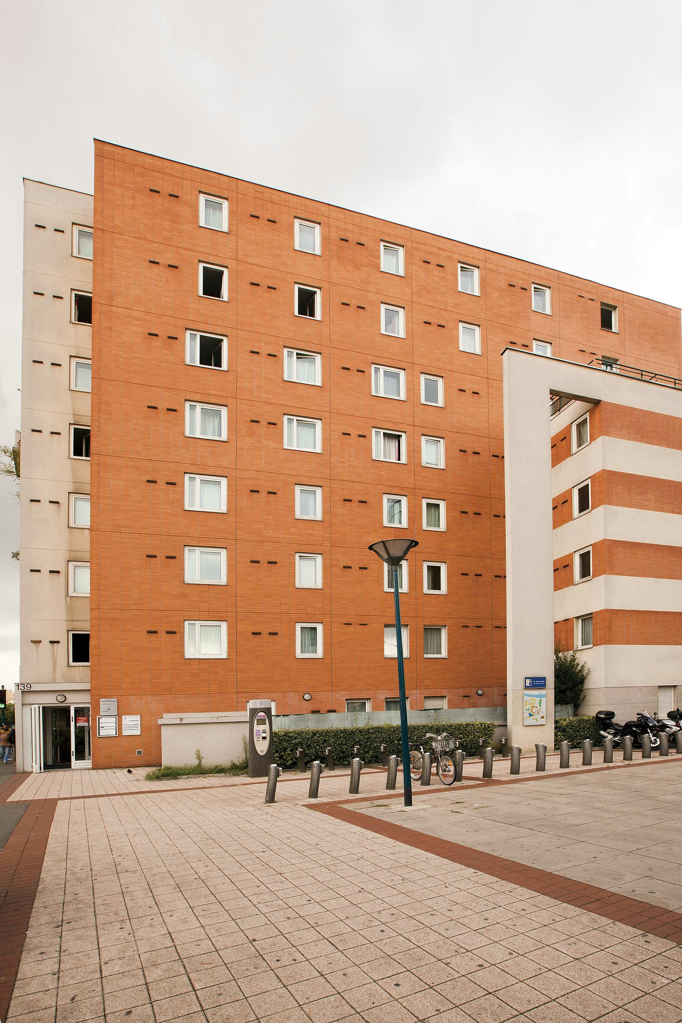 Sejours and Affaires Charles de Gaulle 2/16