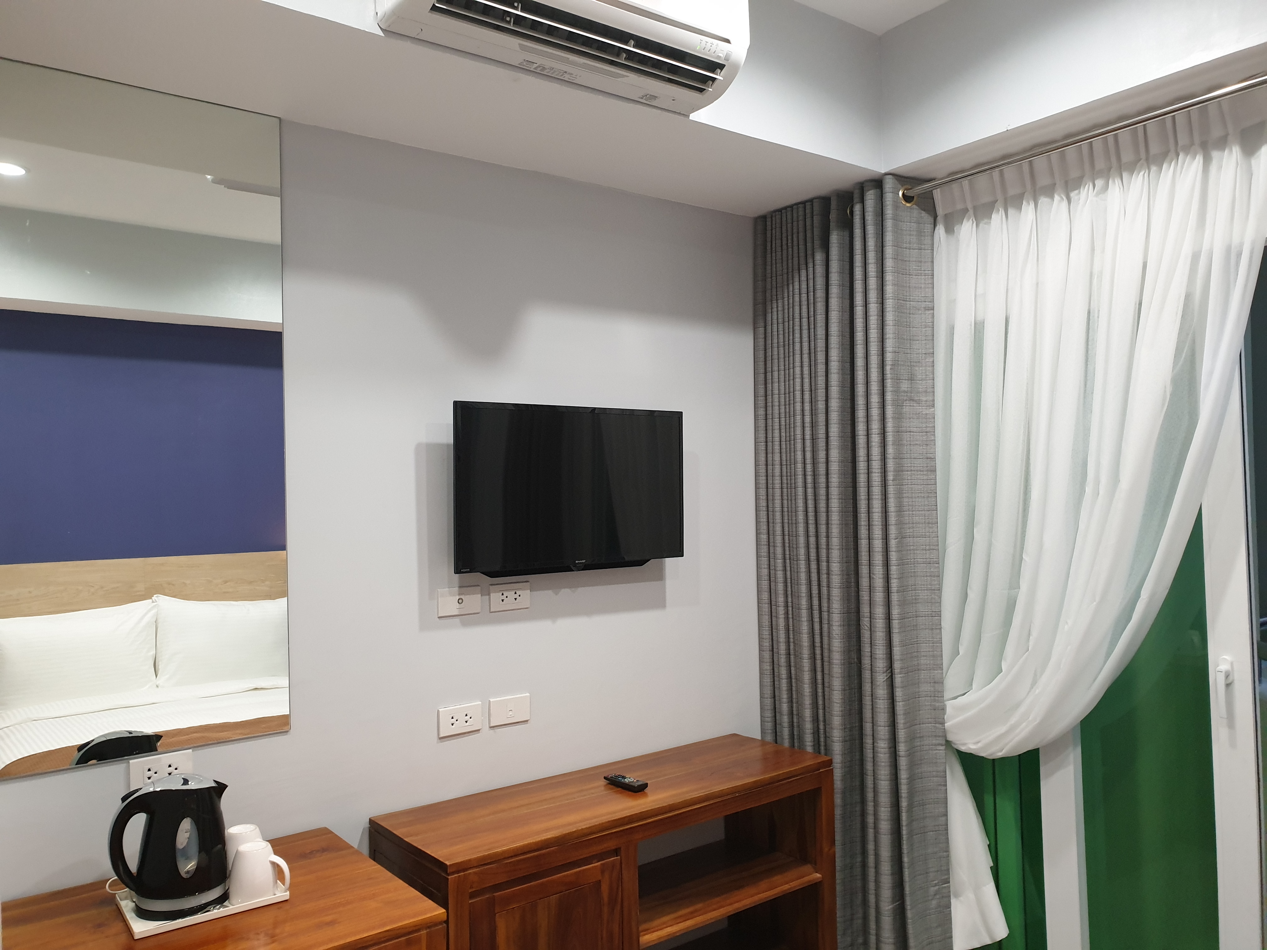 Leez Inn Makati 20/21
