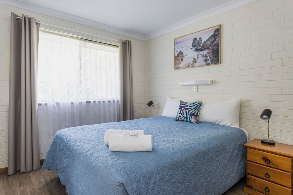 EMU BEACH CHALETS 9/35
