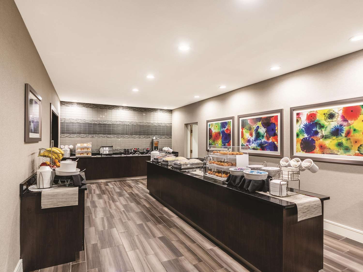 La Quinta Inn & Suites by Wyndham San Antonio Downtown 6/25