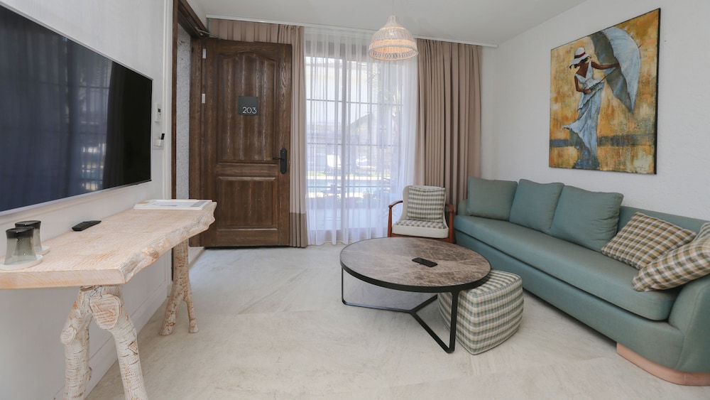 Avalon Boutique Hotel & Suites 40/59