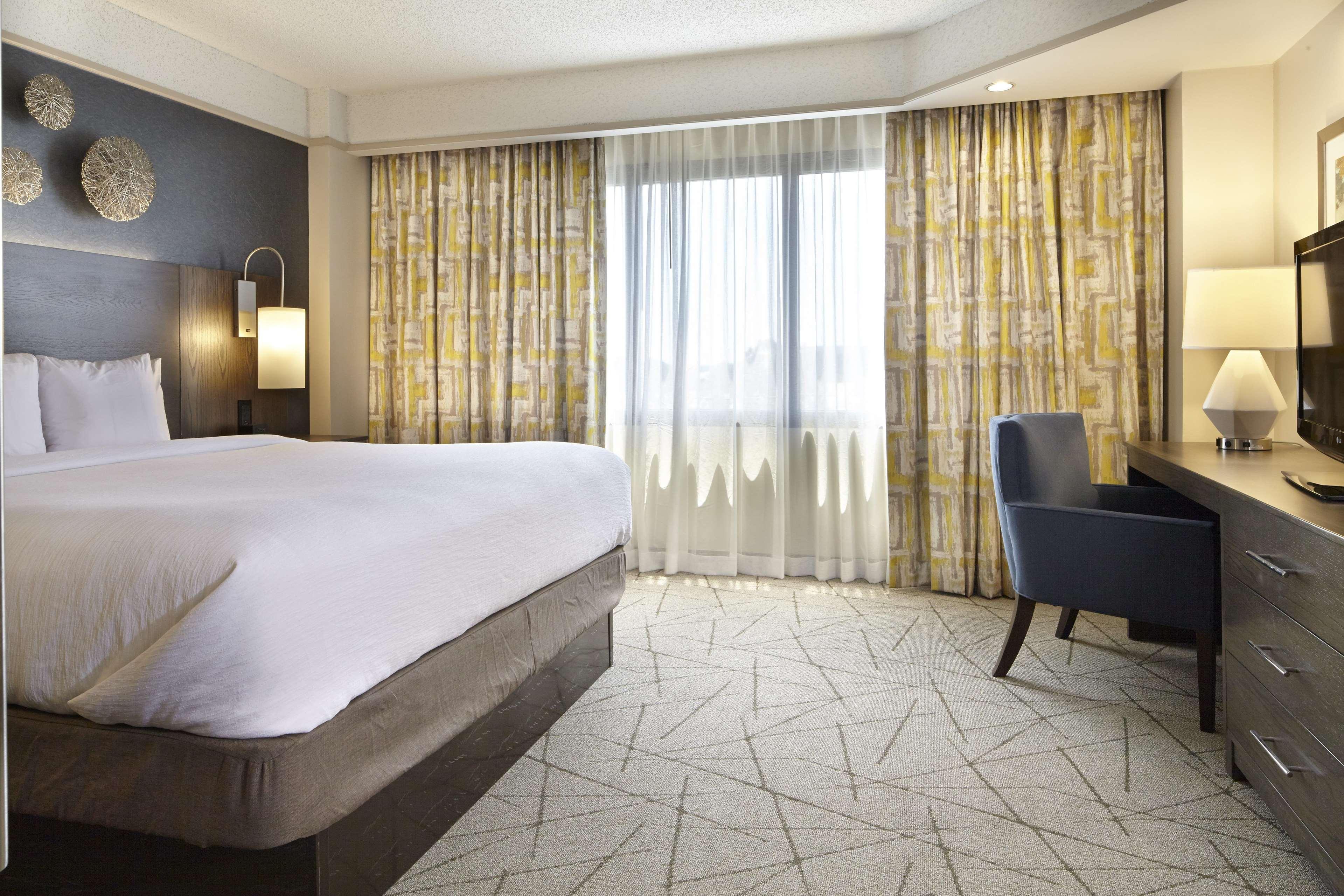 جناح كبير ركني بسرير كينج بغرفتين، Embassy Suites by Hilton Atlanta Galleria 2/3