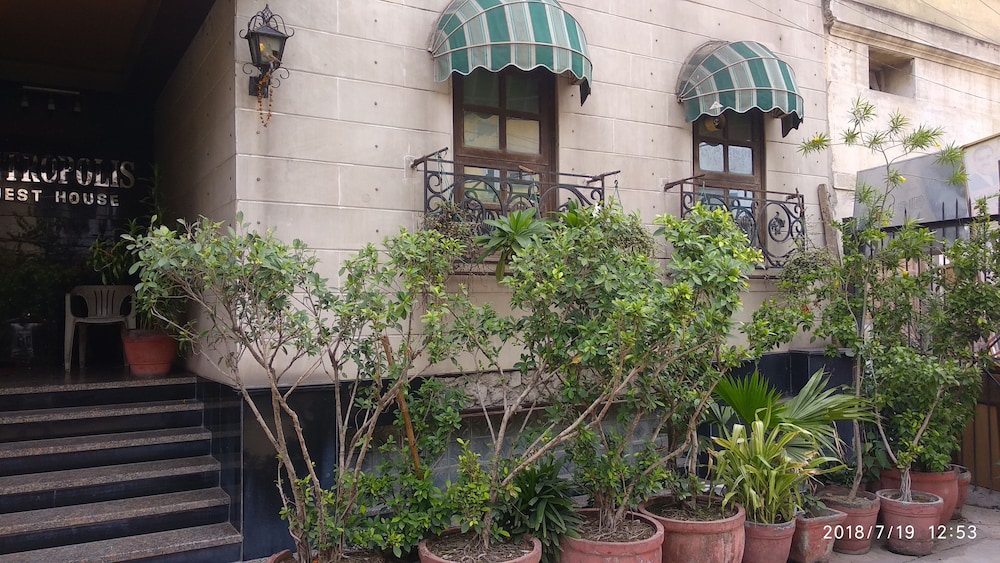 Metropolis Guest House 6/50