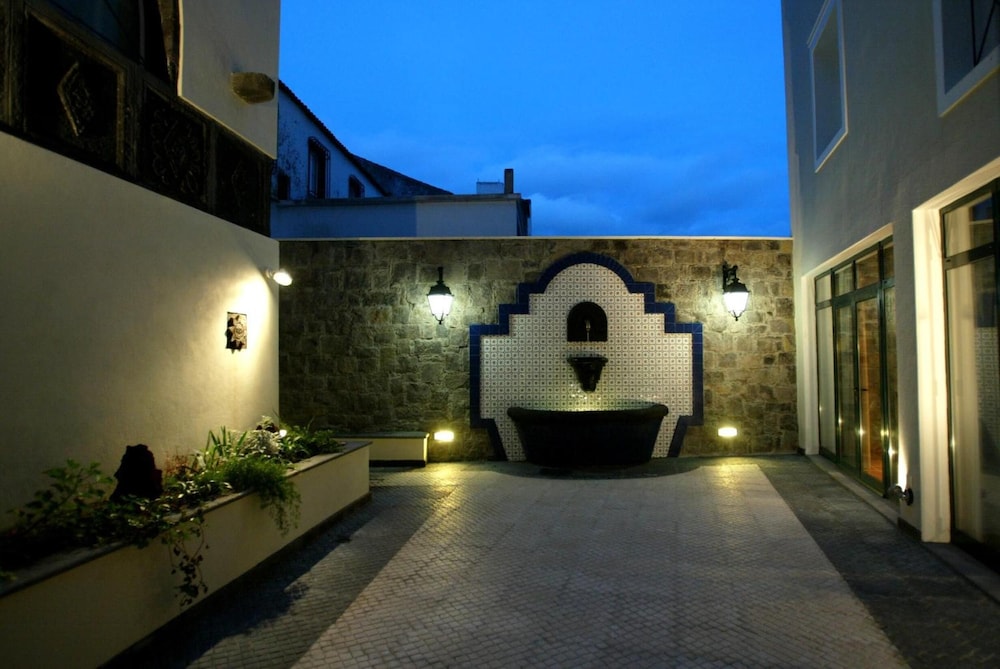 Camoes Hotel 3/48