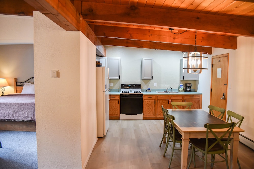 Alpine Lodge 6/50